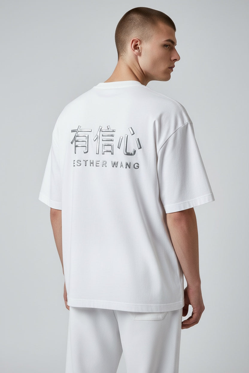 【Esther Wang】2026 EW 信心語錄 3D 立體浮雕厚磅寬版落肩 T 恤_白_男女同款