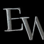 【Esther Wang】 EW 圓領精品刺繡印刷厚磅純精梳棉 T恤_黑色_男女同款