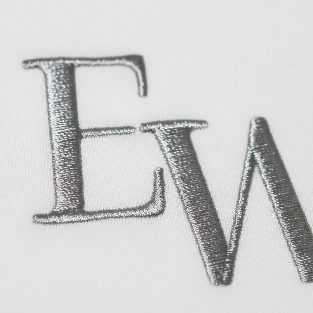 【Esther Wang】 EW 圓領精品刺繡印刷厚磅純精梳棉 T恤_白色＿男女同款