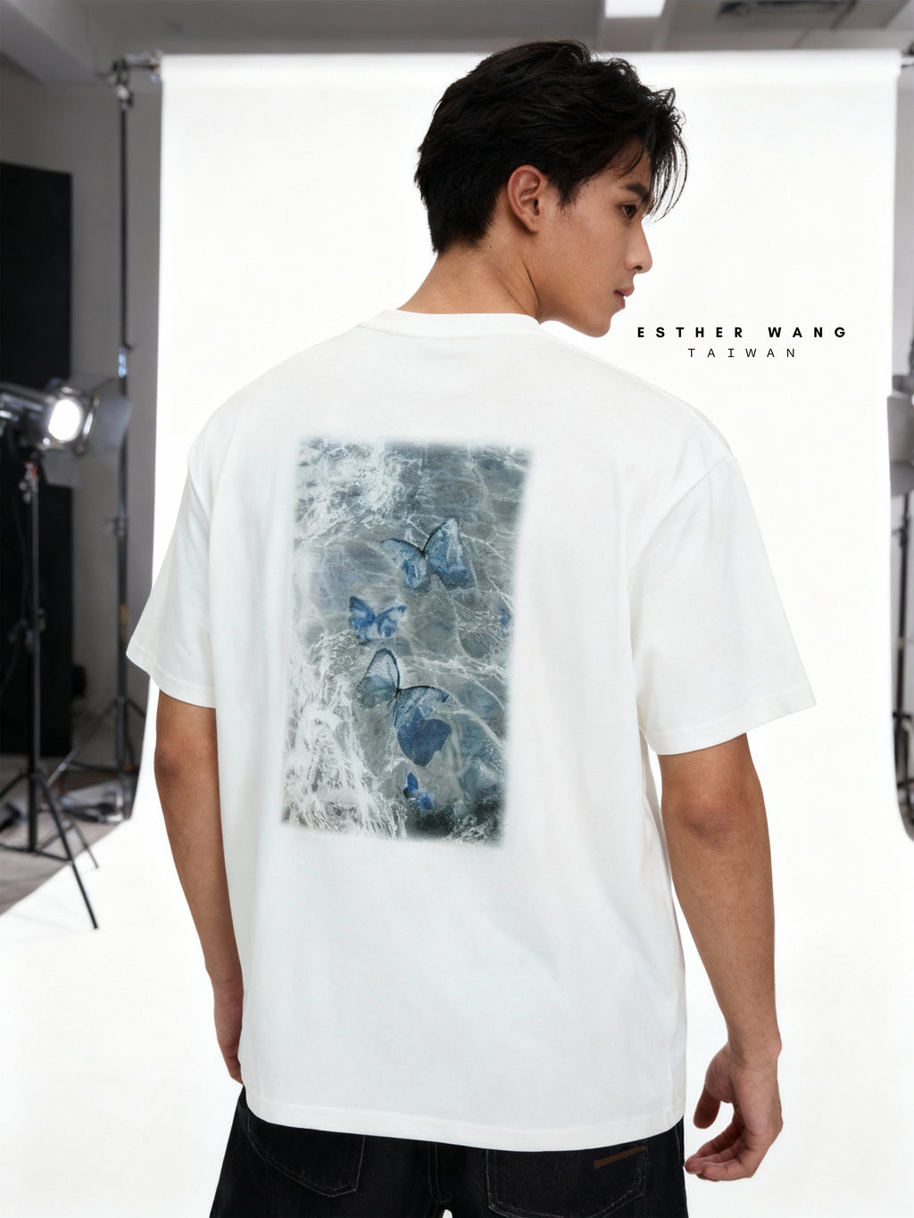 【Esther Wang】 EW 圓領精品刺繡印刷厚磅純精梳棉 T恤_白色＿男女同款