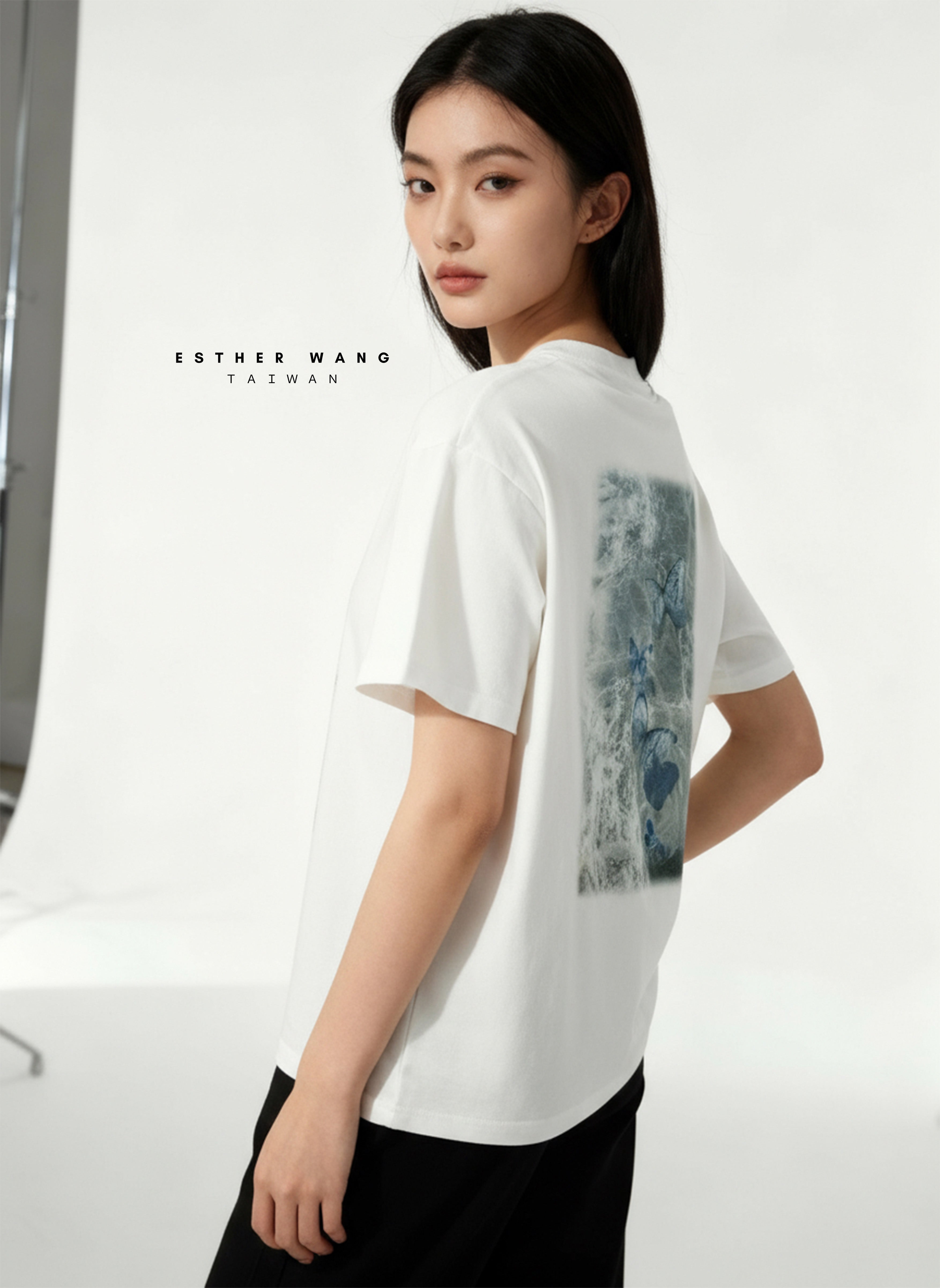 【Esther Wang】 EW 圓領精品刺繡印刷厚磅純精梳棉 T恤_白色＿男女同款